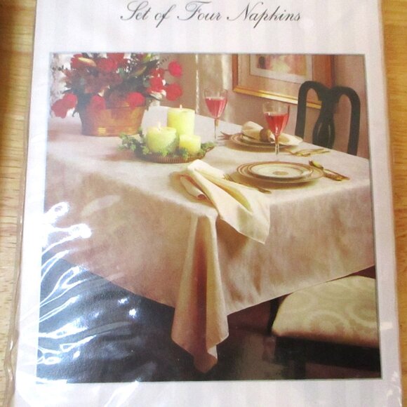 NEW! Wilson Court Garden Rose Damask Cloth Napkins, Champagne, 2 Pkgs. of 4=8 - Picture 6 of 13